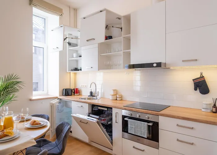 Bright 3-Bedroom Apartment With Free Parking - Barona Street Apartment Riga