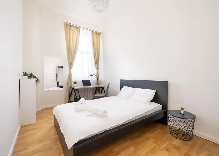 Bright 3-Bedroom Apartment With Free Parking - Barona Street Апартаменты Рига