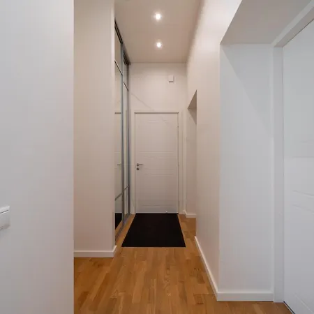Bright 3-bedroom With Free Parking - Barona Street *