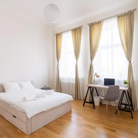 Families & Groups - 4 Bedrooms - Free Parking - Location Apartmán *