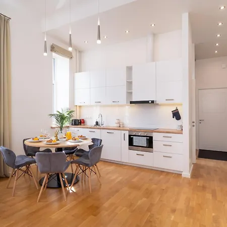 Apartmán Families & Groups - 4 Bedrooms - Free Parking - Location *