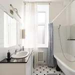 Bright 3-bedroom With Free Parking - Barona Street Appartement *