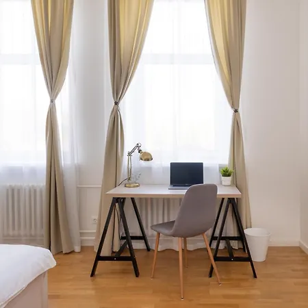 Apartment Families & Groups - 4 Bedrooms - Free Parking - Location *