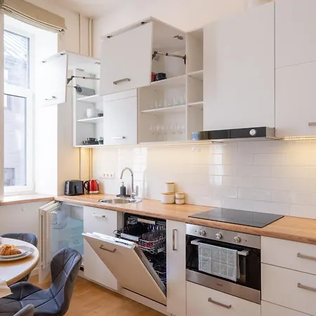 Families & Groups - 4 Bedrooms - Free Parking - Location Apartment Riga